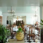 Shaw Park Beach Hotel & Spa