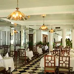 Shaw Park Beach Hotel & Spa
