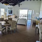 Breezy Ocean Front Condo Close To The Best Beaches