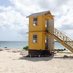 Breezy Ocean Front Condo Close To The Best Beaches