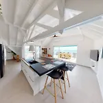 Walee Beach Penthouse By The Sea, 2 Bedrooms, Pool