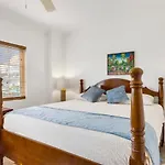 Shoal Bay Villas