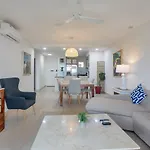 Maho Beach House - Spacious 1 Bedroom Suite