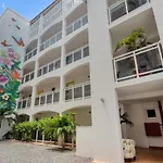 Maho Beach House - Spacious 1 Bedroom Suite
