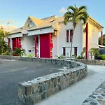 Residence Le Vallon Guadeloupe Parc Piscine Appartements & Studios & Services Hoteliers A La Carte
