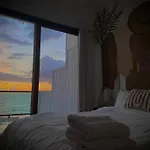 1 Corcega Beachfront Suites