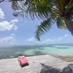 Unique : Pieds Dans L\'Eau Face Au Lagon