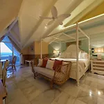 Cayo Levantado Resort (Adults Only)