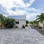 Villa Moai