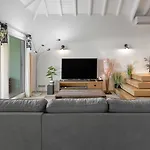 Sandy Beach Apartment, 2 Bdr Right On The Beach!