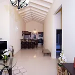 Tropical Escape, 2 Bedroom Vacation Oasis