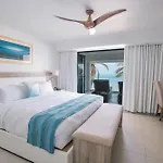 Hodges Bay Resort & Spa