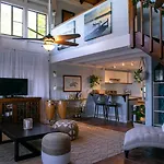 Cruz Bay Tropical Condo