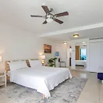 Maho Beach House - Sand Bar Studio - Ocean View
