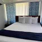 Pineapple Court Hotel