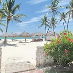 Tropicana Suites Deluxe Playa Los Corales - Wifi, Beach, Pool