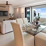 Hodges Bay Resort & Spa, An Hq Luxury Resort & Residences