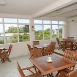 Caribbean Inn And Suites