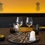 Simon Hotel