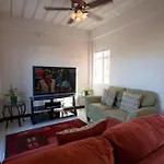 Augusta\'S Apartments