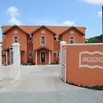 Augusta\'S Apartments