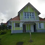 Auberge De La Montagne Pelee Hotel