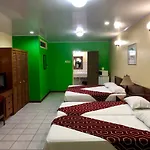 Monique\'S Guest House