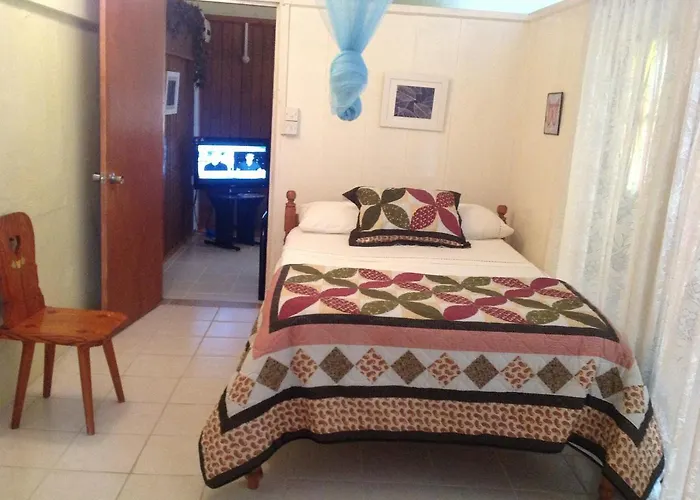 Rainbow Beach Apartments & Rooms