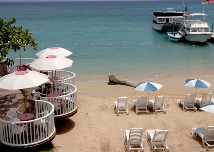 Shaw Park Beach Hotel & Spa