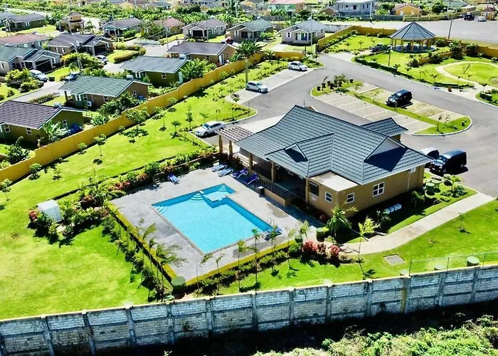 Tropical Escape, 2 Bedroom Vacation Oasis