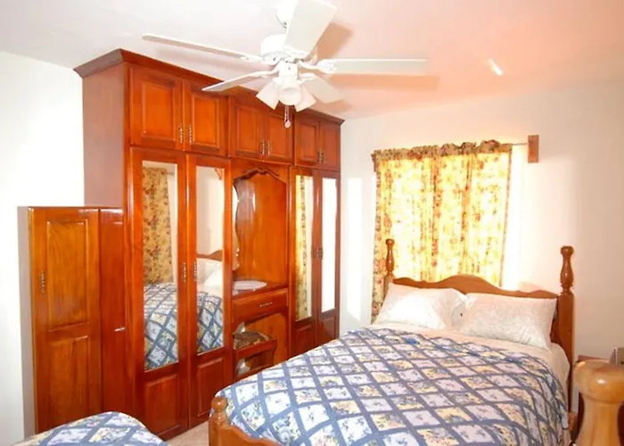 Jgs Tropical Apartments