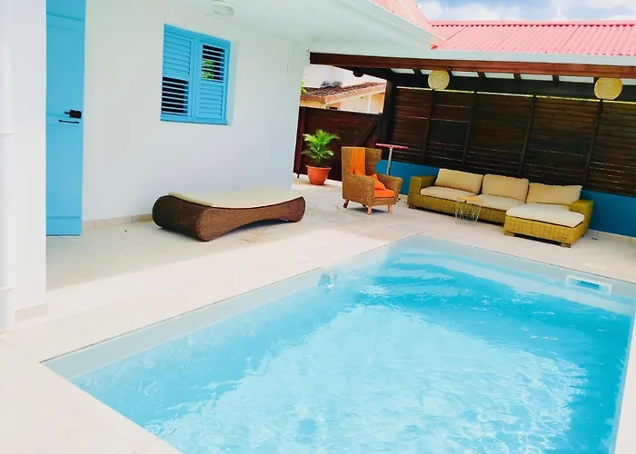 Location Maison Bleue Avec Piscine Privative Au Carbet Martinique