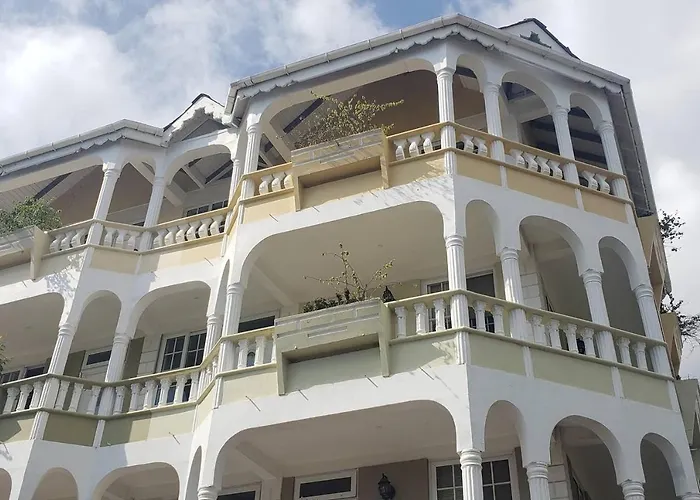 Unit 5/6 Private Apartment - Roseau