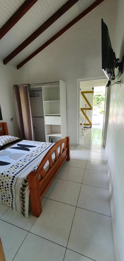 Les De Roseau Holiday home *