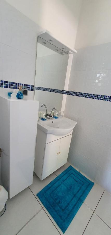 Les De Roseau Holiday home