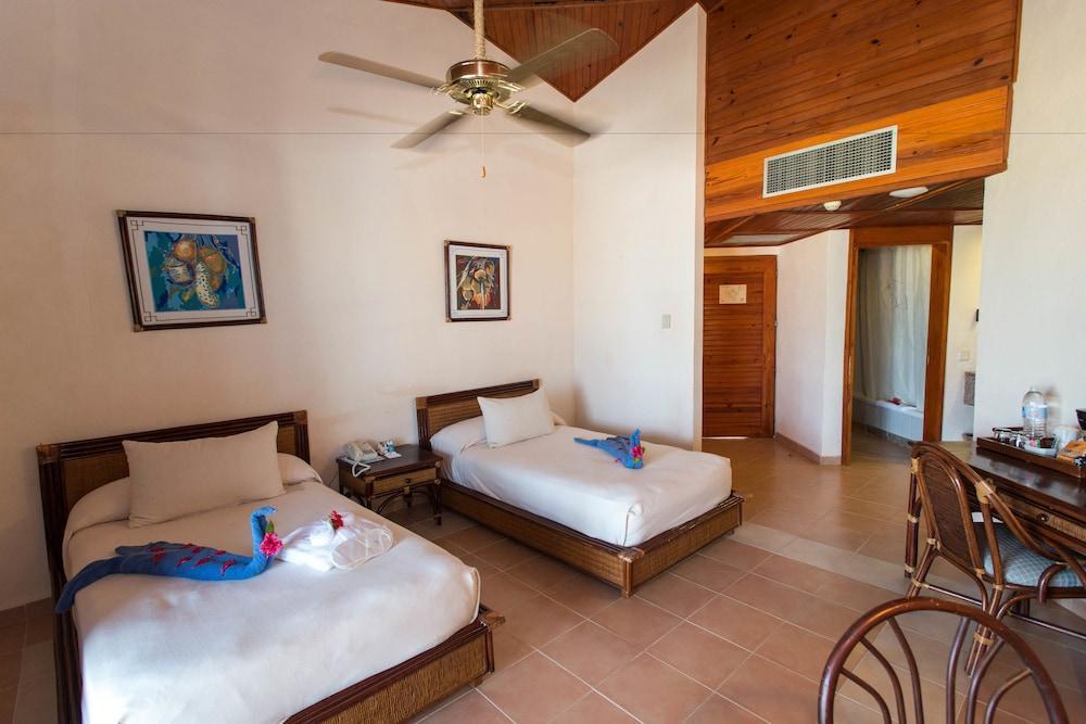 Resort Natura Park Beach & Spa Eco