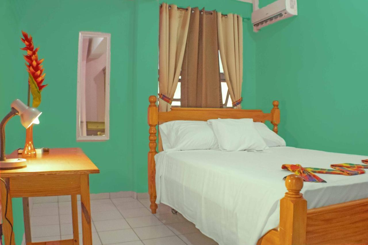 La Flamboyant Casa de hóspedes Roseau
