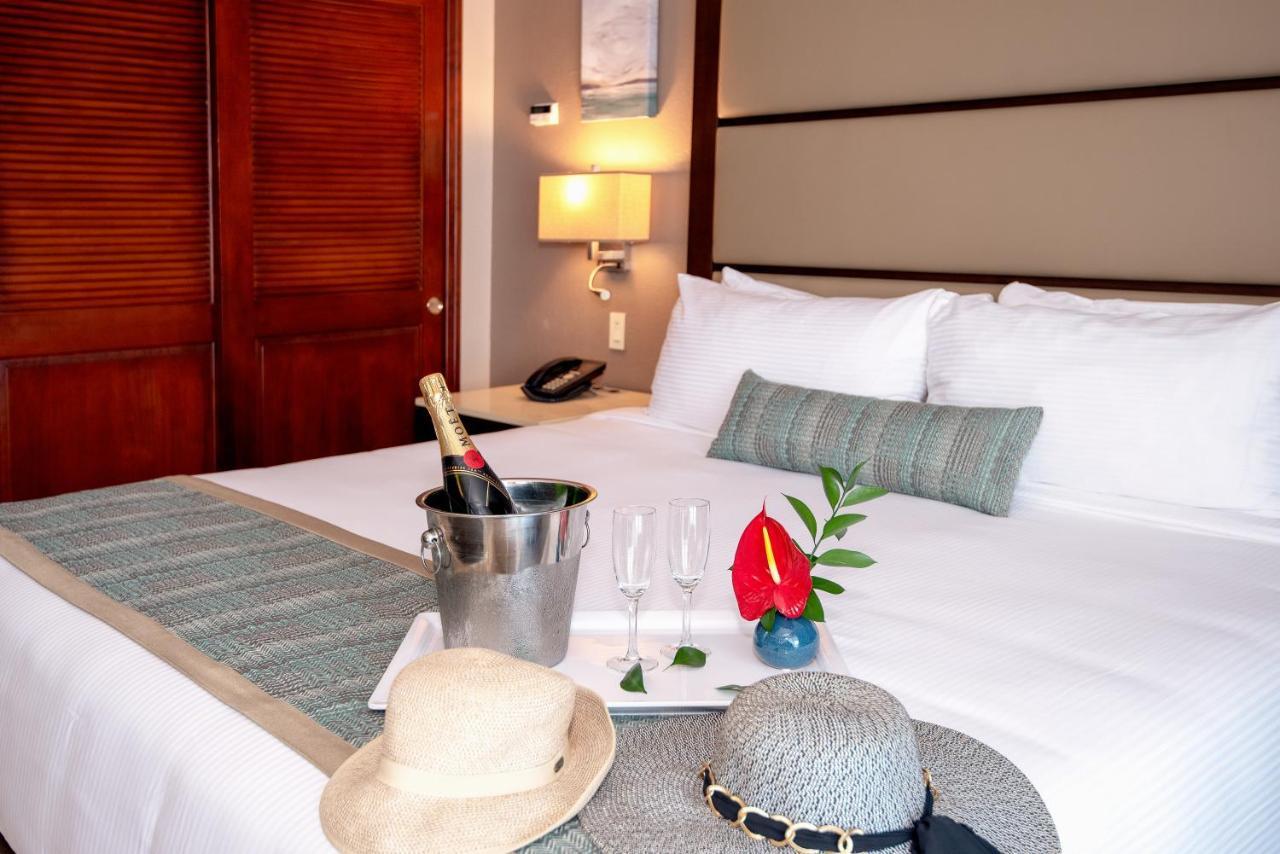 The At 5* Simpson Bay