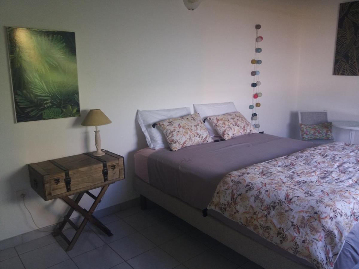 D'hote Et Loft Dans Maison De Charme Piscine A Debordement La Gialla Bed & Breakfast Schoelcher