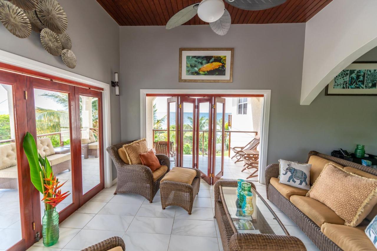 Atma Island Living Guest house *