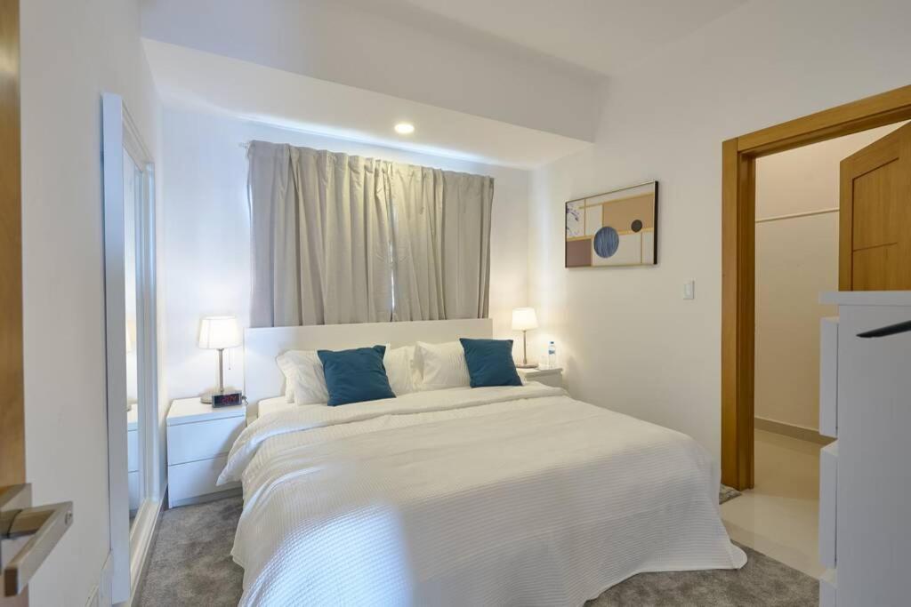 Escape Apartments, Balcony, Pool & Gym In La Julia Santo Domingo