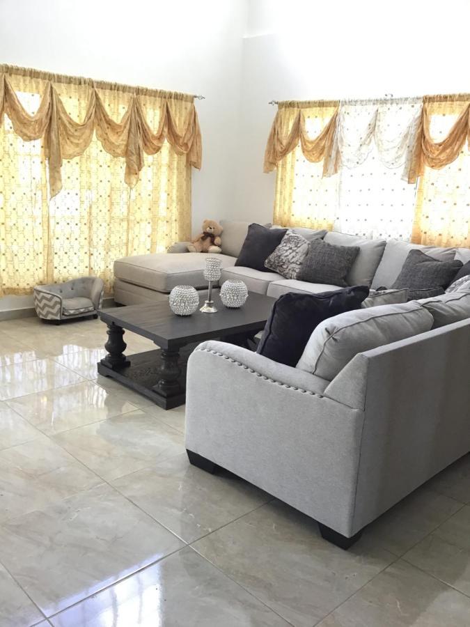 Nilsa Villa Baní