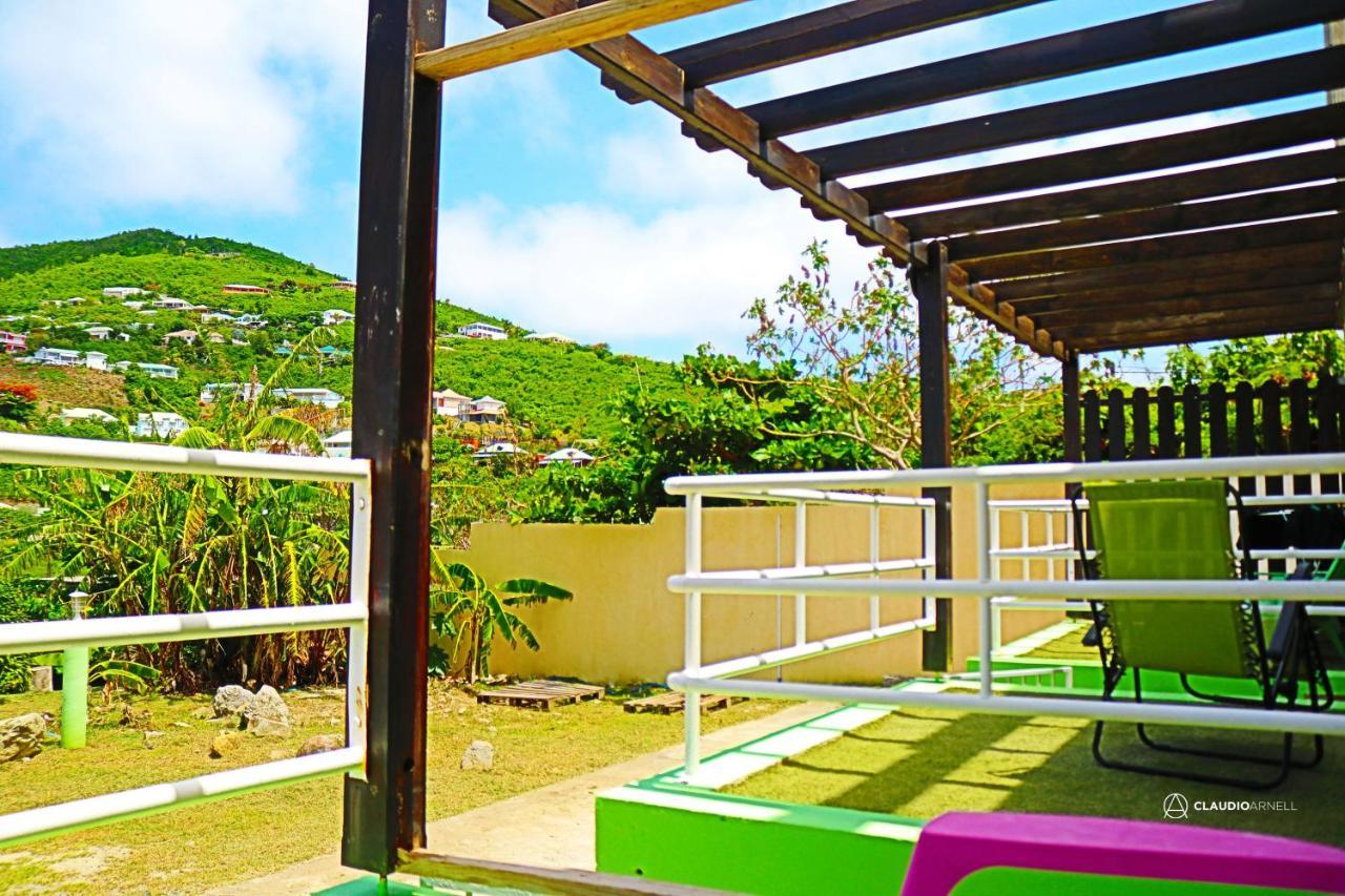 Over The Hill Guest house La Savane