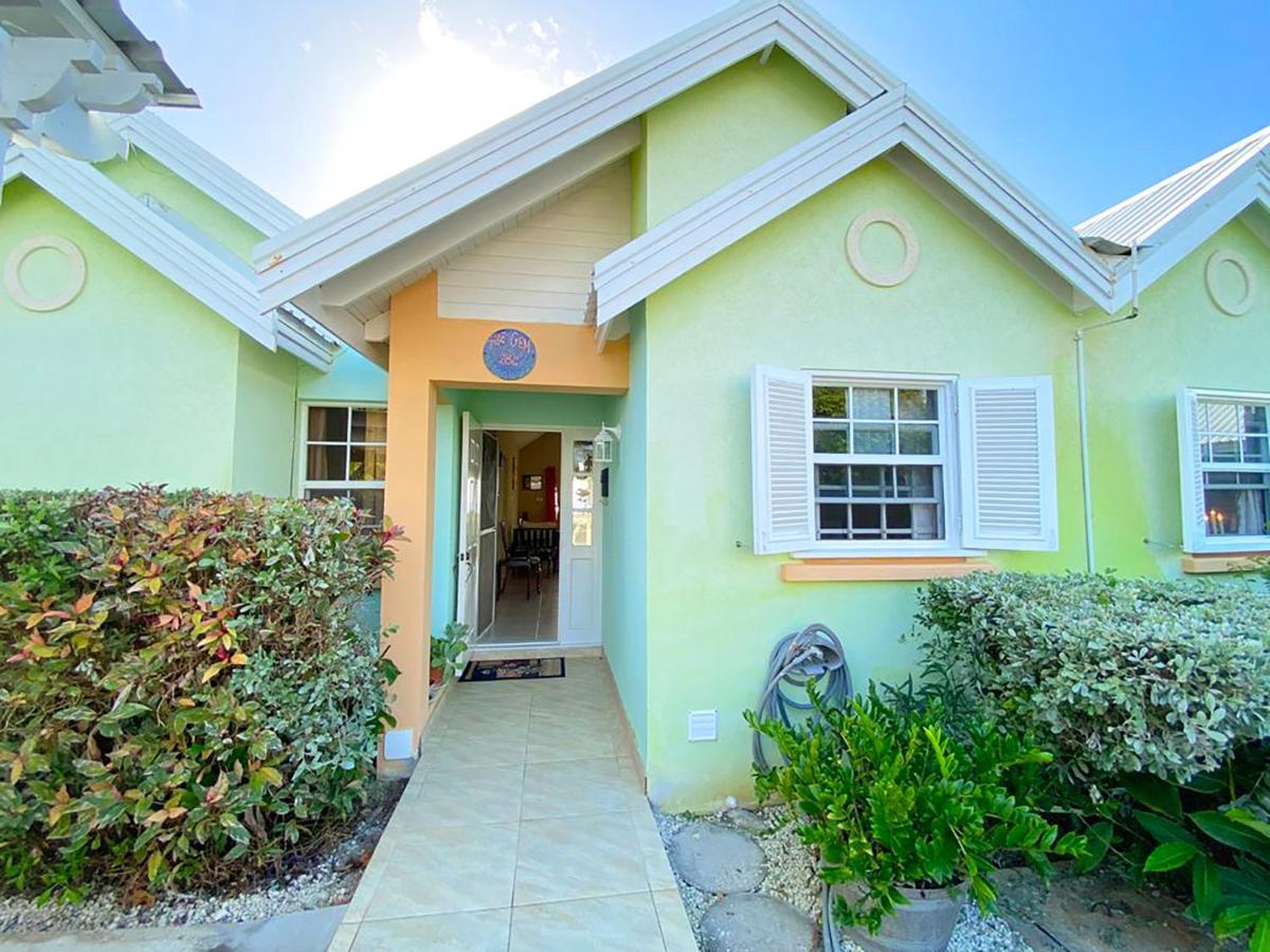 The Gem Is Located A Few Minutes Walk To The Gorgeous Bottom Bay Holiday home *