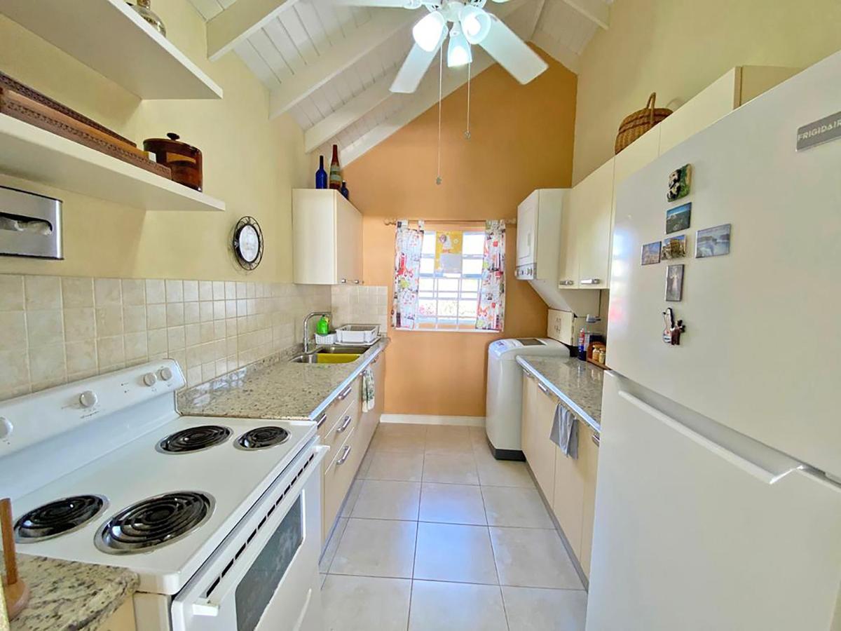 Holiday home The Gem Is Located A Few Minutes Walk To The Gorgeous Bottom Bay Saint Philip