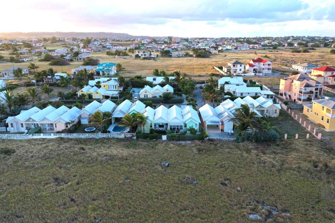 The Gem Is Located A Few Minutes Walk To The Gorgeous Bottom Bay Holiday home *