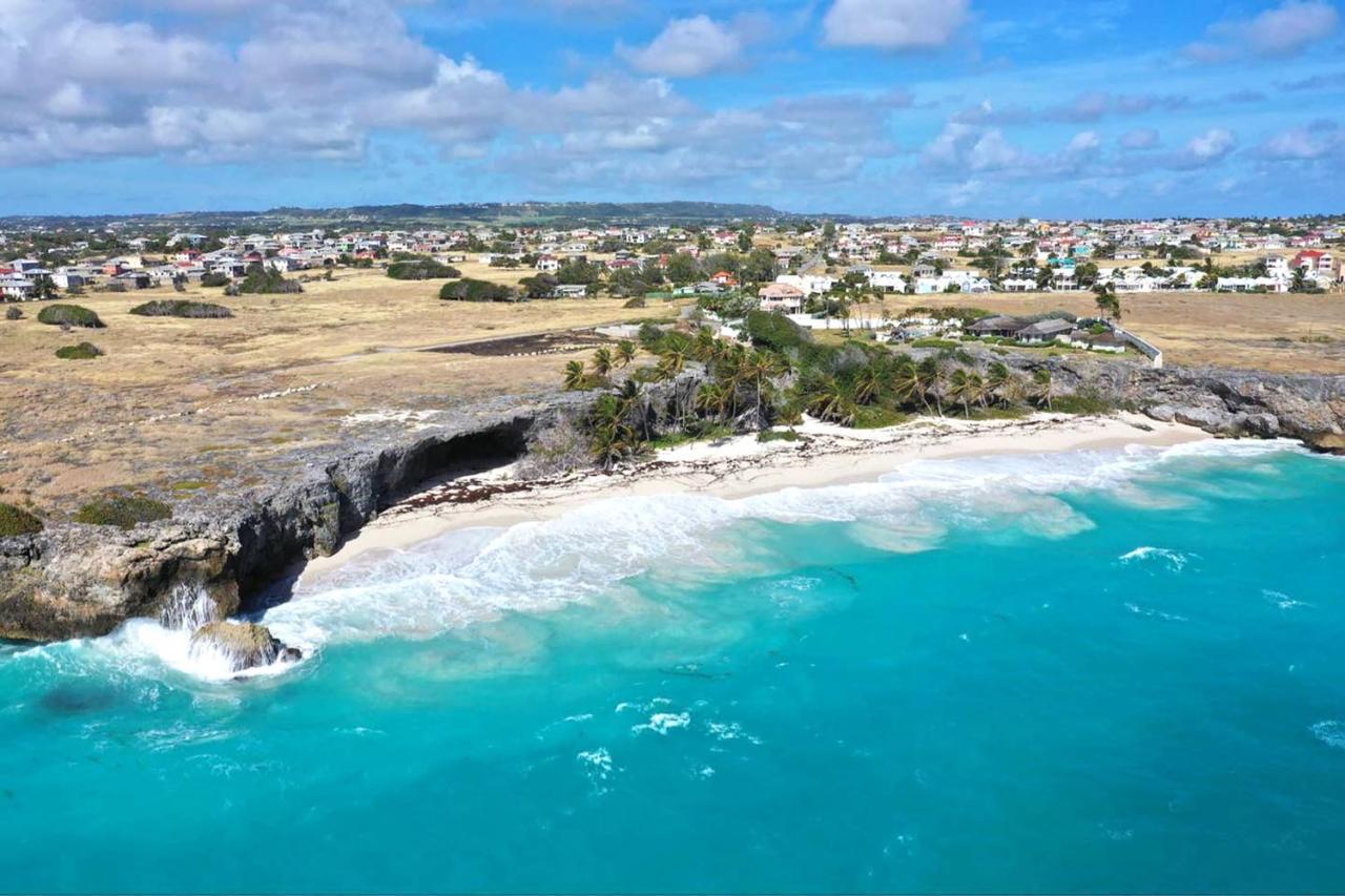 The Gem Is Located A Few Minutes Walk To The Gorgeous Bottom Bay Holiday home