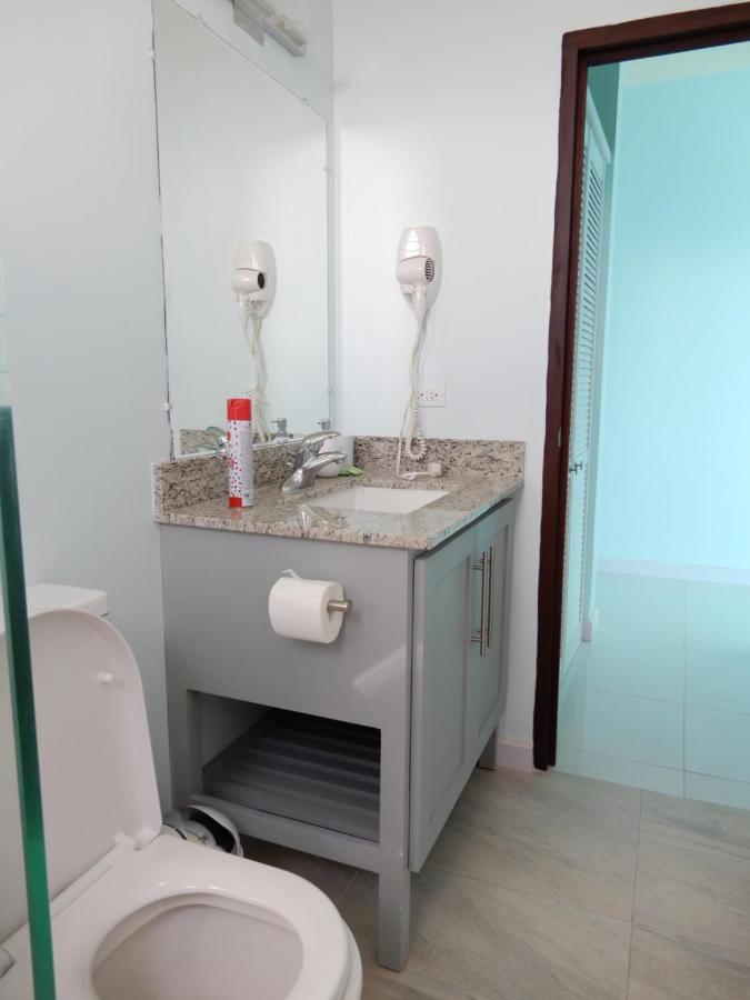 Oistins Bayview Apartment *