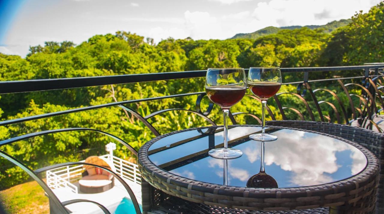 Runaway To Tranquility, Overlooking The Bay Holiday home