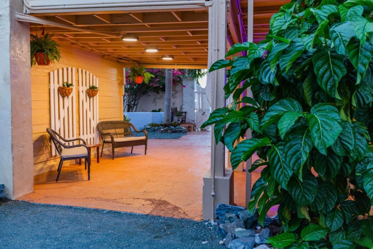 Victoria House Hotel *